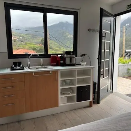 Prázdninový dům Guestready - Tranquil Retreat In Nature's Embrace